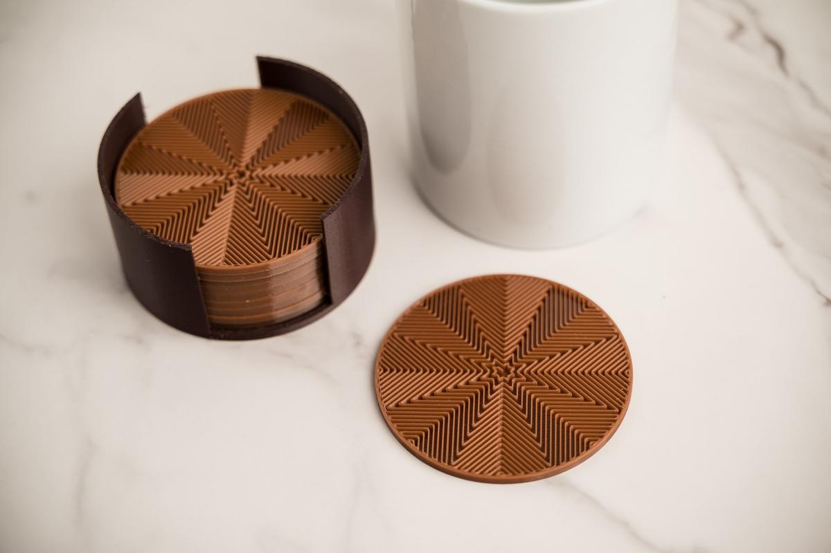 Podložka pod pohár 9x9x0,4cm plastová balenie 12ks