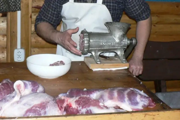 Mlynček na mäso PORKERT č.22 liatinový český 2