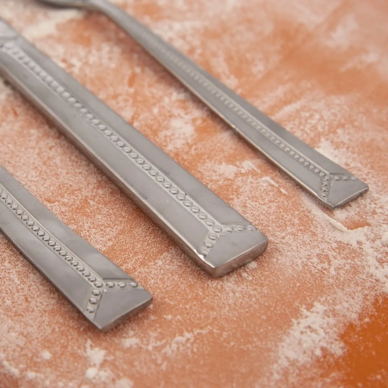 Príbory BRIGHT 24 dielov – luxusná sada nerezových príborov v darčekovom balení 2