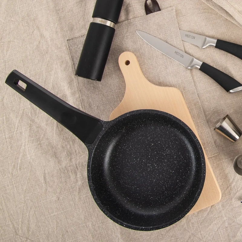Nepriľnavá panvica GRANDE 18 cm – PFLUON GRANIT, indukcia, ochranná podložka 1