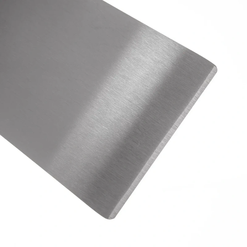 Široká obracačka 27 cm – nerezová obracačka s drevenou rukoväťou 2