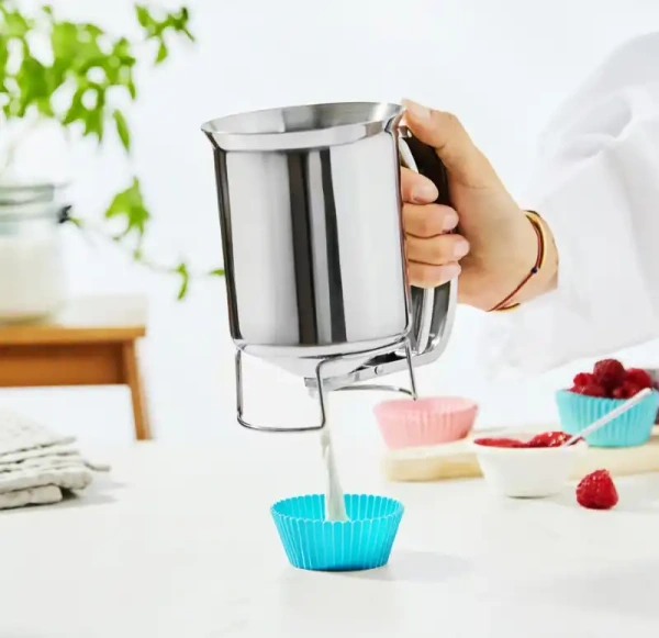 Dávkovač cesta Dose 900 ml – nerezový dávkovač na muffiny, palacinky a cupcaky 1