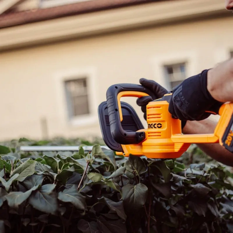 Aku nožnice na živý plot INGCO CHTLI20018 20 V KIT P20S – 460 mm, strih18 mm,batéria 2,0Ah 2